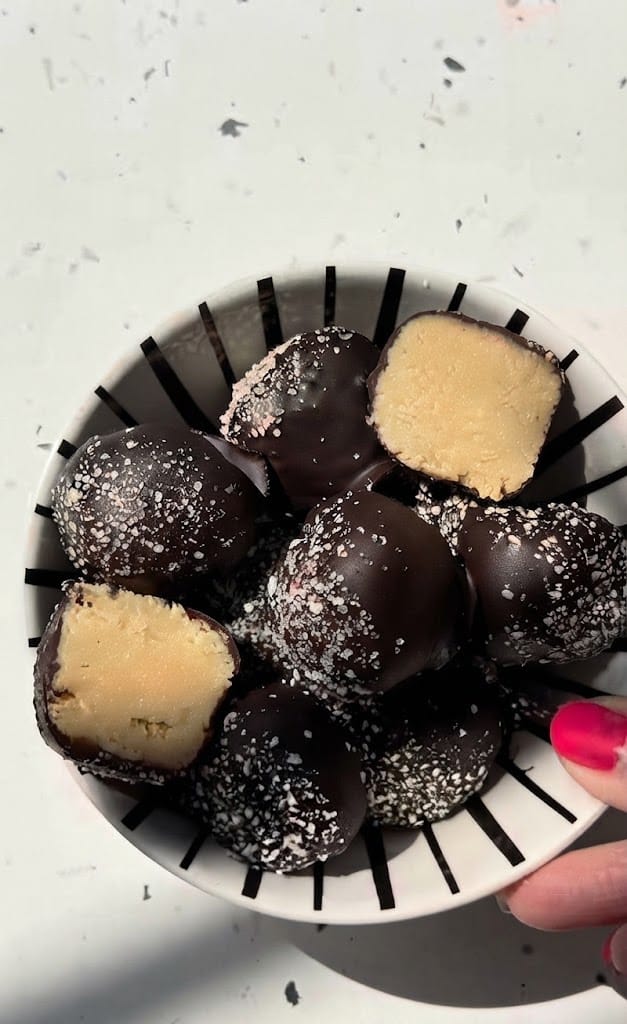 Danielas Protein-Pralinen mit Hüttenkäse und Zartbitterschokolade