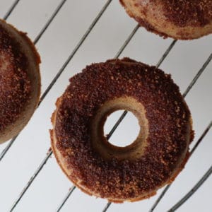 Gezonde donuts met Live Puri chai