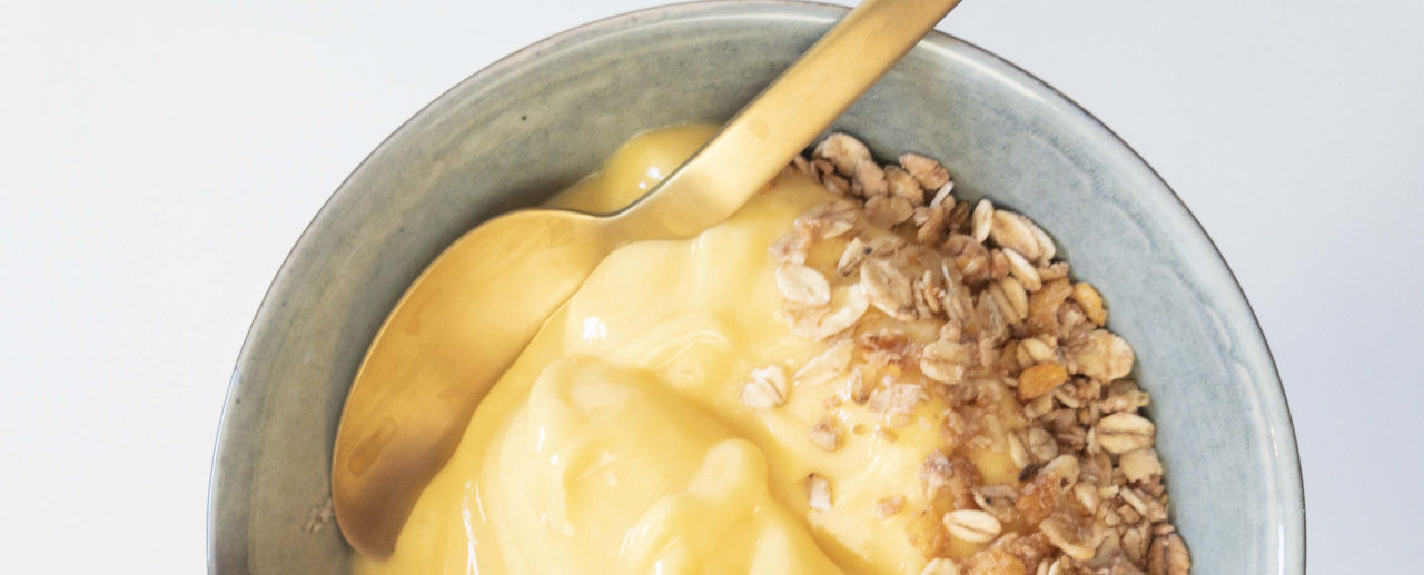 Mango proteine smoothie met granola