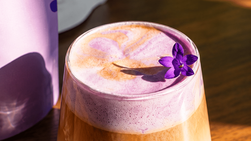 Eiwitrijke Vegan Ube Cloud Latte